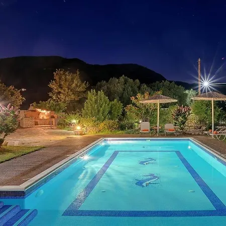 Skala Sleeps 7 Pool Air Con Wifi Villa
